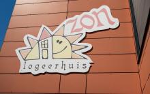 Bord op de geven van Logeerhuis Zon in Son 